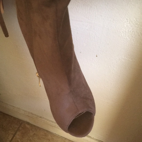 Boot - Picture 2 of 3